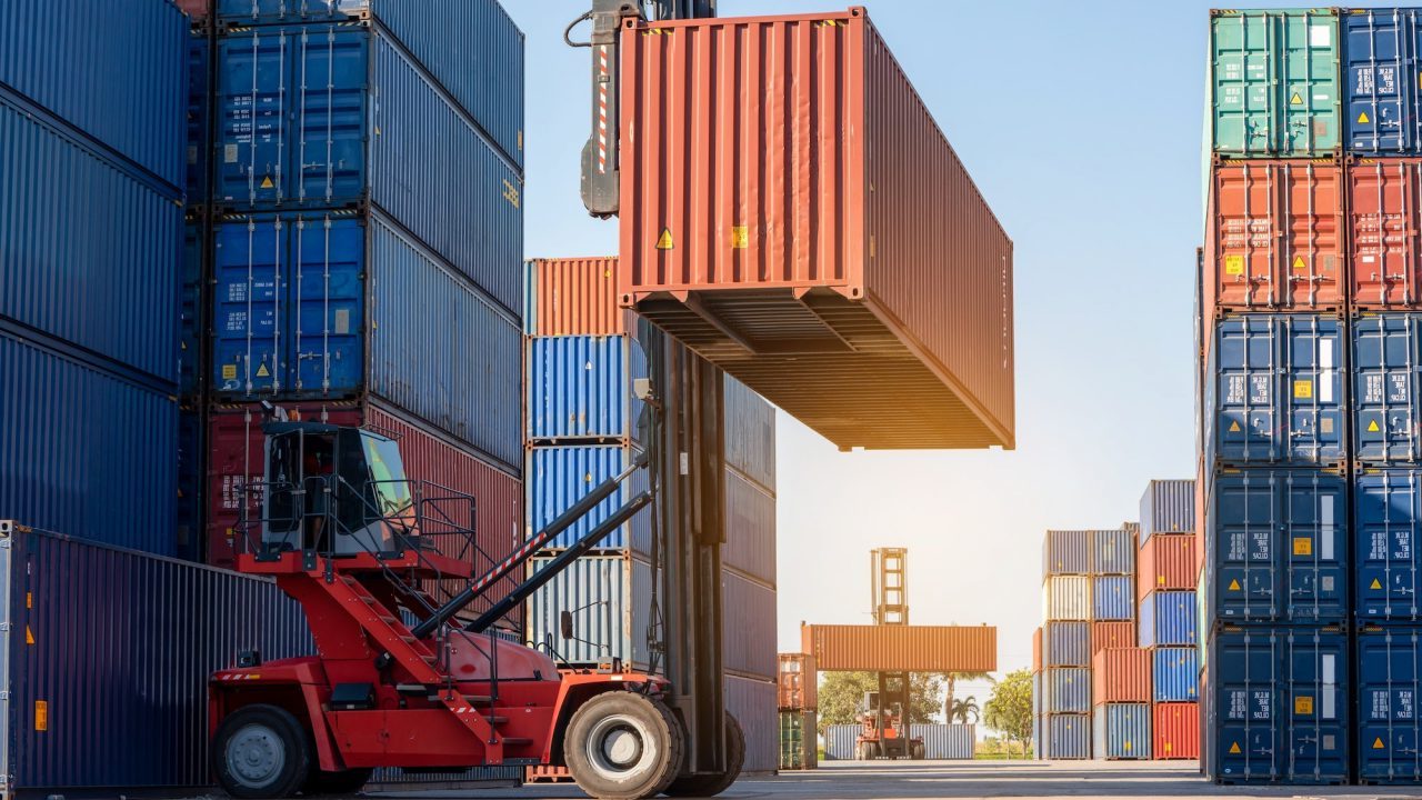 container loading at the port